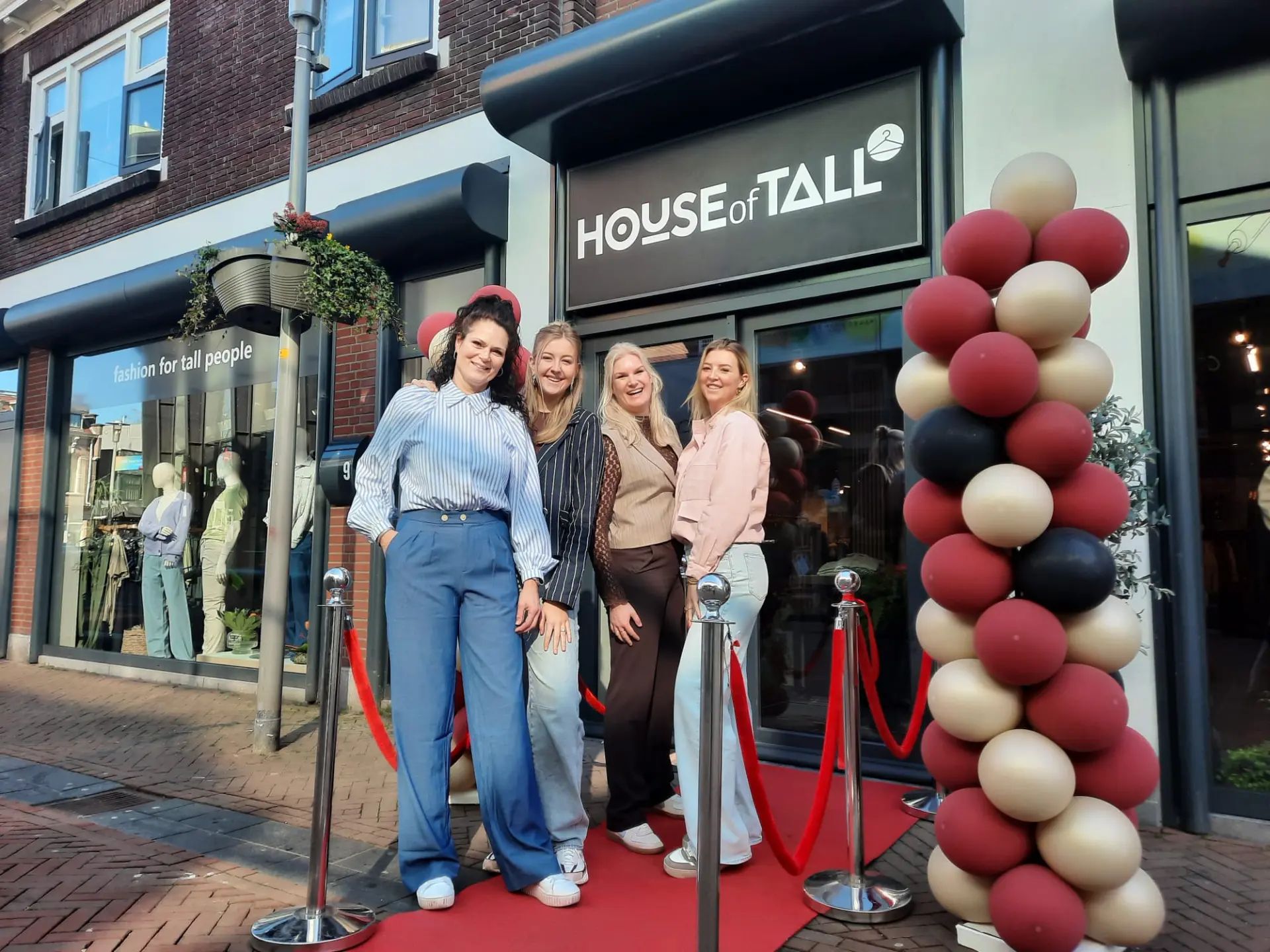Het team van House of Tall voor de nieuwe flagship store aan de Brinklaan 9-11 in Apeldoorn